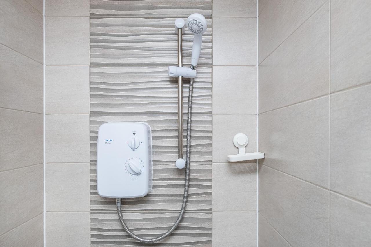 Securematics Superior Studio Apartments Лондон Екстериор снимка